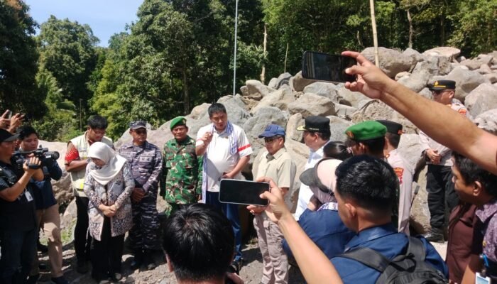 Dua Menteri RI Tinjau Program 1.000 Rumah dan Lokasi Bencana di Sitaro