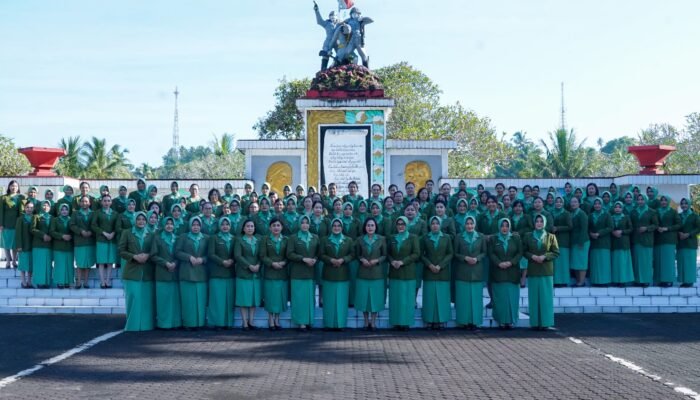 Pimpin Ziarah Rombongan Ketua Persit KCK Daerah XIII/Merdeka: Peran Persit Bagian Perjalanan Sejarah Perjuangan Bangsa Indonesia