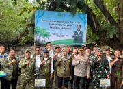 Pangdam Mayjen Mirza Agus Bersama Menteri Kehutanan Tanam Mangrove