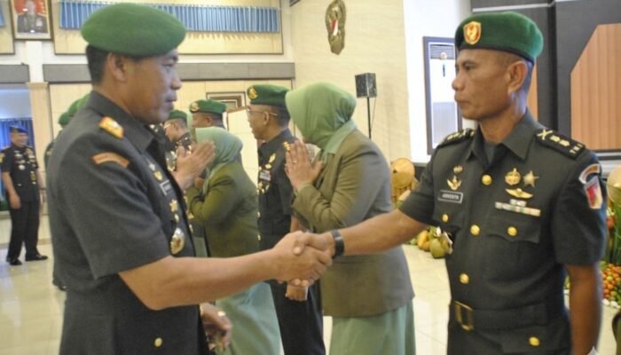 Danrem dan Ketua Persit Koorcabrem Santiago Hadiri Acara Tradisi dan Serah Terima Jabatan Pejabat Kodam XIII/Merdeka