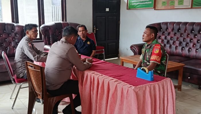 Babinsa Koramil 1301-09/Tabsel Perkuat Sinergi Melalui Komsos di Desa Lesabe 1