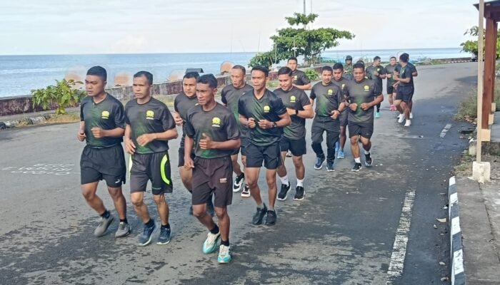 Jaga Fisik Tetap Prima, Anggota Kodim 1301/Sangihe Kompak Lari Pagi