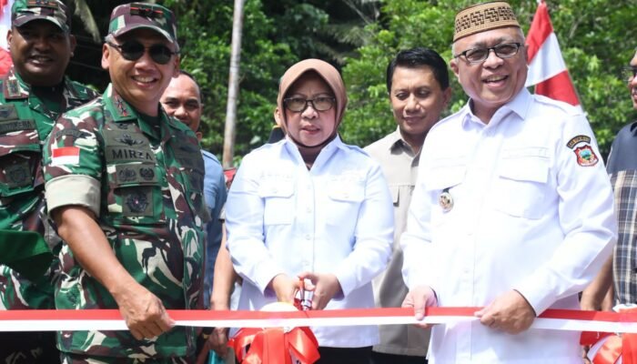 Bukti Nyata TNI Selalu Ada, Pangdam XIII/Merdeka Resmikan Jembatan Garuda untuk Warga Ulapato