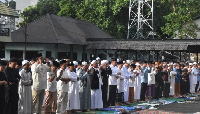 Danrem 131/Santiago Bersama Masyarakat Gelar Sholat Iduladha di Makorem: Peduli dan Berbagi Jadi Pesan Utama