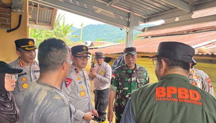 Danrem Santiago dan Wakapolda Sulut Tinjau Lokasi Banjir Bandang di Bolmong, Salurkan Bantuan Kemanusiaan