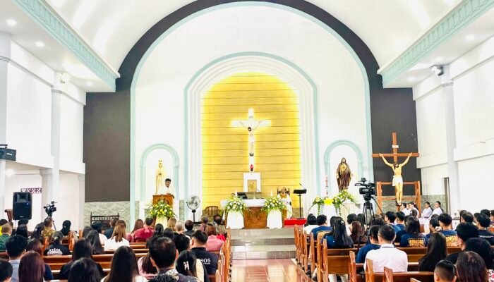 Hari Komsos Sedunia ke-60: Pastor Made Ajak Umat Bijak Bermedia Sosial dan Merawat Persaudaraan
