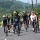 Semangat Kebersamaan HUT ke-68 Kodam XIII/Merdeka, Ketua Persit KCK Daerah Merdeka Bagikan Sembako dan Ikuti Fun Bike Bersama Warga