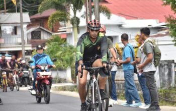 Danrindam XIII/Merdeka dan Ketua Persit Semarakkan Fun Bike dan Baksos HUT ke-68 Kodam XIII/Merdeka