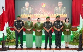 Dampingi Pangdam, Ketua Persit KCK Daerah XIII/Merdeka Hadiri Sertijab Danrem 131/Santiago di Makorem