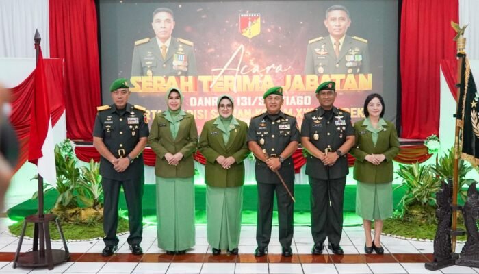 Dampingi Pangdam, Ketua Persit KCK Daerah XIII/Merdeka Hadiri Sertijab Danrem 131/Santiago di Makorem
