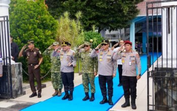 Sinergi Tanpa Batas, Kasdam Merdeka Antar Keberangkatan Kapolri di Bandara Sam Ratulangi