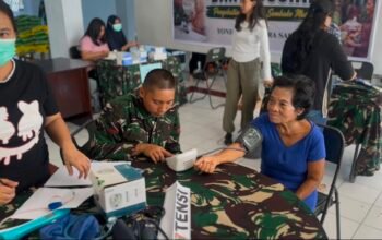 Perkuat Ketahanan Wilayah, Yonif TP 916/Bara Sakti Gelar Baksos Kesehatan dan Sembako Murah di Bitung