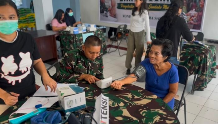 Perkuat Ketahanan Wilayah, Yonif TP 916/Bara Sakti Gelar Baksos Kesehatan dan Sembako Murah di Bitung