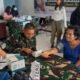 Perkuat Ketahanan Wilayah, Yonif TP 916/Bara Sakti Gelar Baksos Kesehatan dan Sembako Murah di Bitung