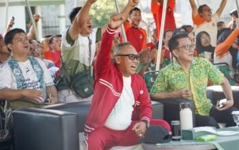 Satu Layar Sejuta Kebersamaan: Hangatnya Suasana Nobar Kodam XIII/Merdeka Bersama Jurnalis Sulut