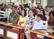 Danrem dan Ketua Persit Koorcabrem 131 Santiago Berbaur Bersama Jemaat dalam Ibadah Pengucapan Syukur di Kabupaten Mitra