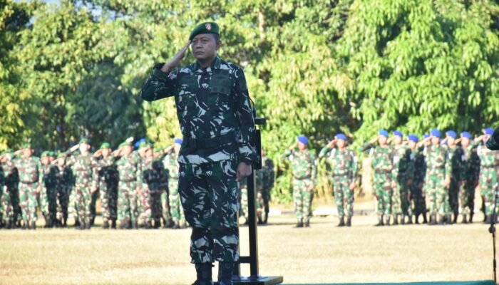 Teguhkan Kedisiplinan Prajurit, Aslog Kasdam XIII/Merdeka Pimpin Upacara Bendera Akhir Juli