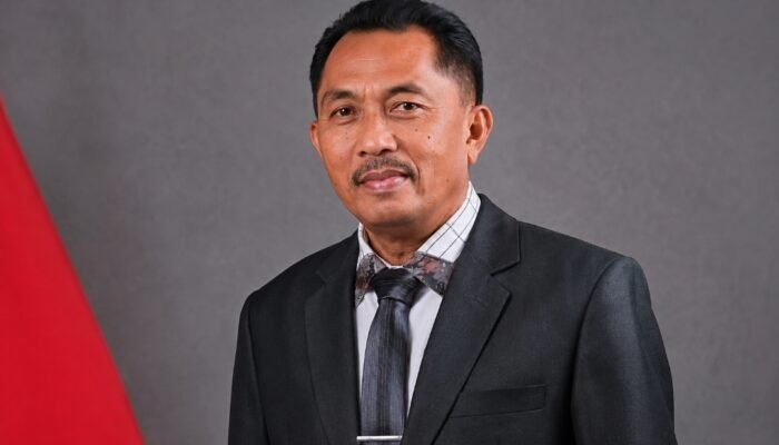 Johanis Pilat dan Batu Nawacita: Ketika Kecerdasan Birokrasi Menjadi Wajah Daerah