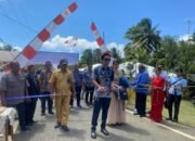 Bupati Michael Thungari Resmikan Jalan Lesabe–Bukide