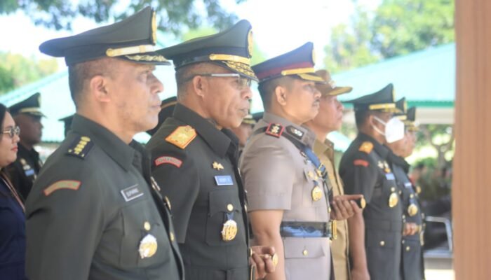 Danrindam XIII/Merdeka dan Ketua Persit Hadiri Penutupan Dikmaba Infanteri TNI AD Gelombang II TA 2026
