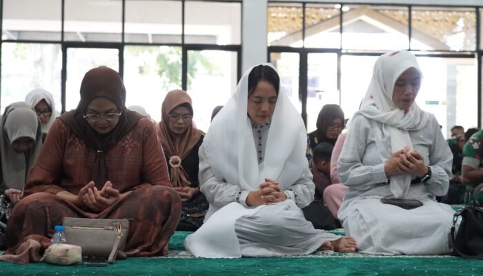 Ketua Persit KCK Koorcabrem 131 Santiago Hadiri Peringatan Maulid Nabi 1448 H