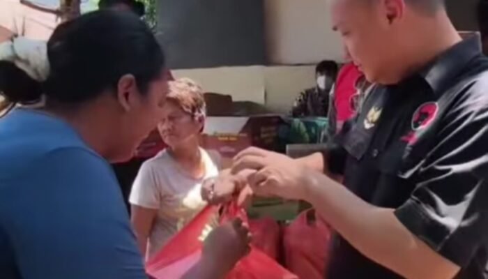Respons Cepat Bencana, Anggota DPRD Manado Reza Rumambi Salurkan Bantuan bagi Korban Kebakaran di Paniki Bawah