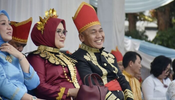 Kenakan Baju Adat Minahasa, Pangdam XIII/Merdeka dan Ketua Persit Hadiri HUT ke-62 Provinsi Sulut: Wujud Nyata Melanjutkan Warisan Sejarah