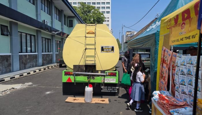 Sambut HUT ke-81 TNI, Kodim 1310/Bitung dan PT MNS Sukses Salurkan 10 Ton Minyak Kelapa di Bazar Murah Korem 131/Santiago