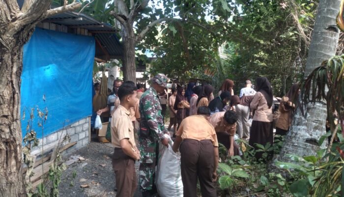 TNI Peduli Sampah, Kodim 1301/Sangihe Gandeng Pelajar dan Warga Bersihkan Pasar Naha