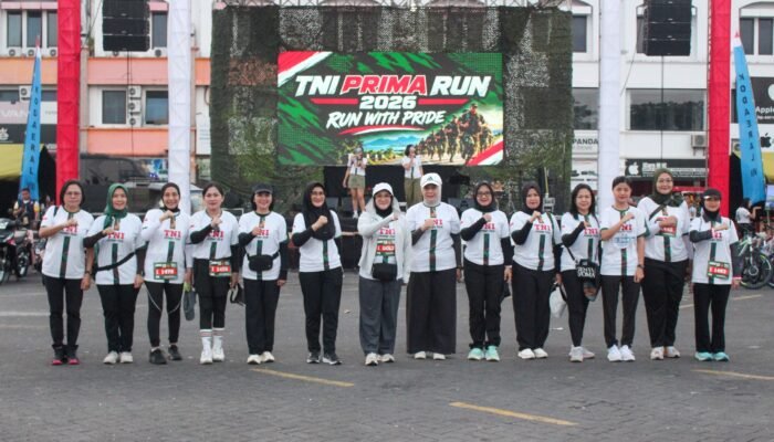 Semarak HUT ke-81 TNI, Ketua Persit Daerah XIII/Merdeka Ikut Ramaikan TNI PRIMA FUN RUN 2026