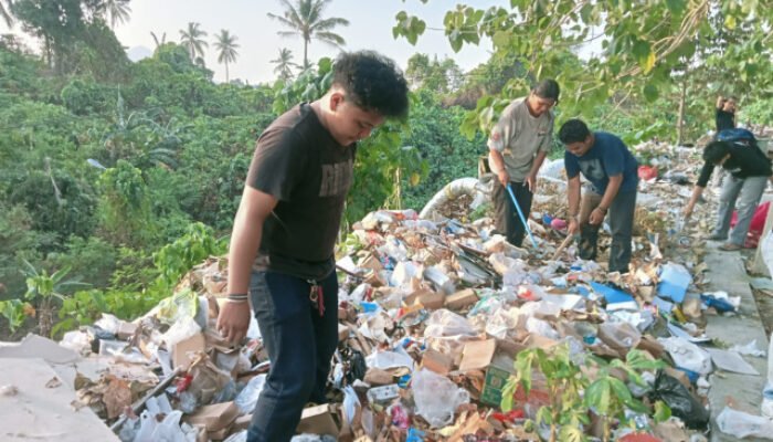 Peduli Lingkungan Kampus, Komunitas Pecinta Alam Polimdo Kolaborasi Aksi Bersih dan Pilah Sampah