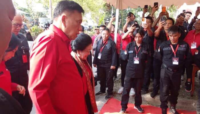 Megawati Tiba di Lokasi Acara, Olly Dondokambey Satu Mobil Bersama Ketua Umum