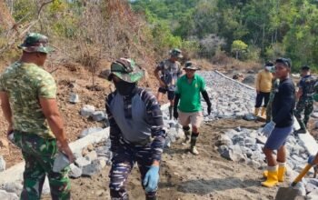 TMMD ke-130 Kodim 1301/Sangihe, TNI dan Warga Gotong Royong Bangun Jalan