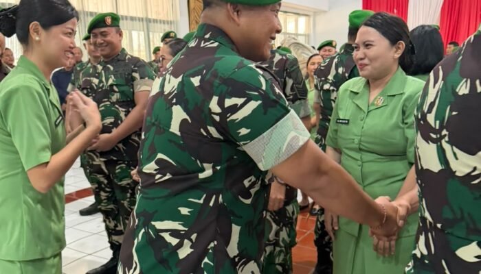 Dandim 1310/Bitung dan Ketua Persit Hadiri Acara Korps Kenaikan Pangkat di Makorem 131/Santiago