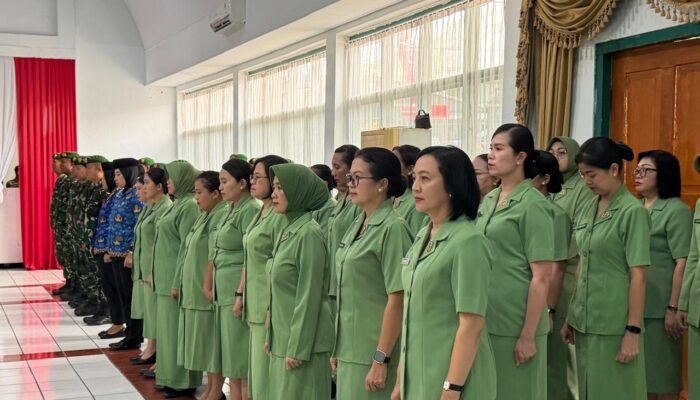 Dampingi Suami, Ketua dan Pengurus Persit Koorcabrem 131 Santiago Hadiri Acara Korps Kenaikan Pangkat