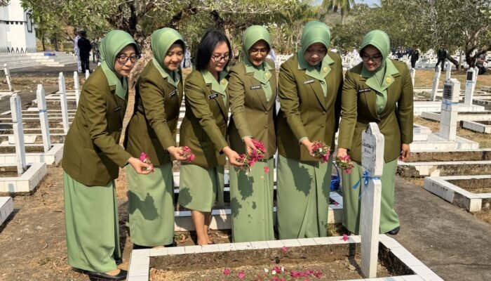 Ketua Persit Koorcabrem Santiago Ikuti Ziarah Rombongan Peringatan HUT ke-81 TNI