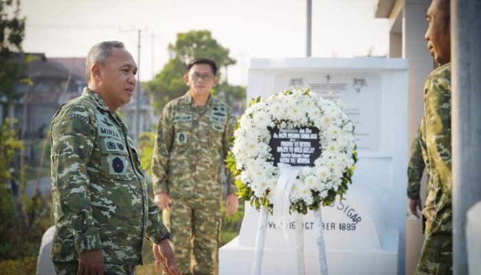 Pangdam XIII/Merdeka Ziarah ke Makam Mayor Benyamin T. Sigar di Minahasa