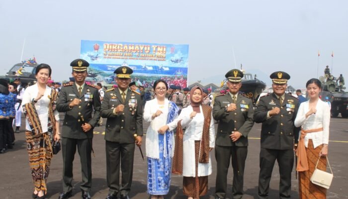 Dandim 1310/Bitung Bersama Ketua Persit Hadiri Upacara HUT ke-81 TNI di Lanudal Minahasa Utara