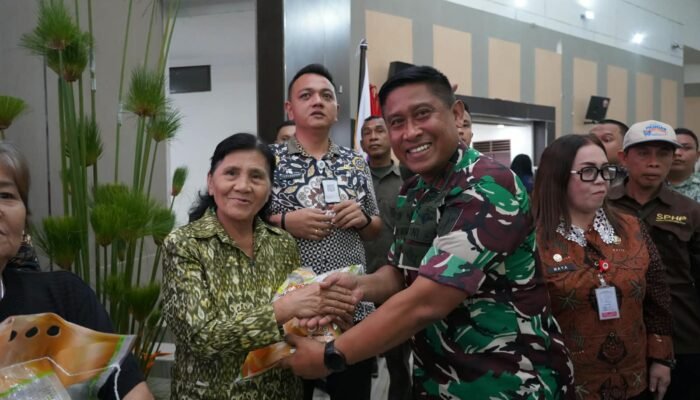 Danrem 131/Santiago Hadiri Penyerahan Bantuan Menko Pangan, Tegaskan Komitmen TNI Kawal Ketahanan Pangan Sulut