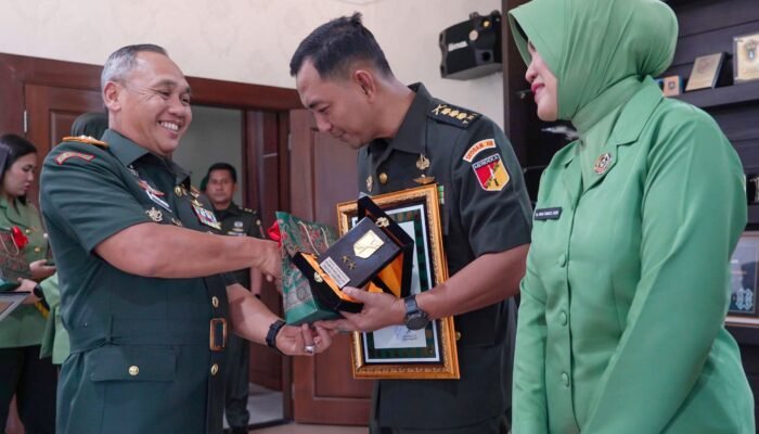 Pangdam XIII/Merdeka Pimpin Sertijab Asrendam dan Danyonif 712/Wiratama