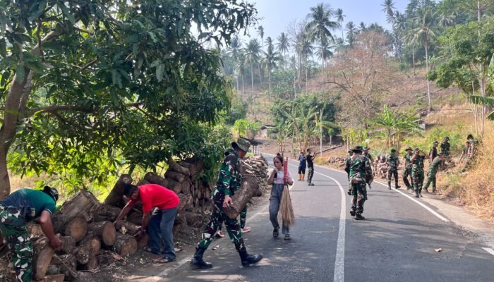 Jumat Bersih, Yonif TP 916/Bara Sakti Bersama Perangkat Kelurahan Makawidey dan Warga Rutin Gelar Karya Bakti