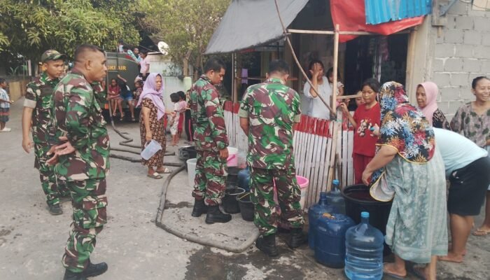 Kodim 1310/Bitung Salurkan 5.000 Liter Air Bersih untuk Warga Likupang Timur