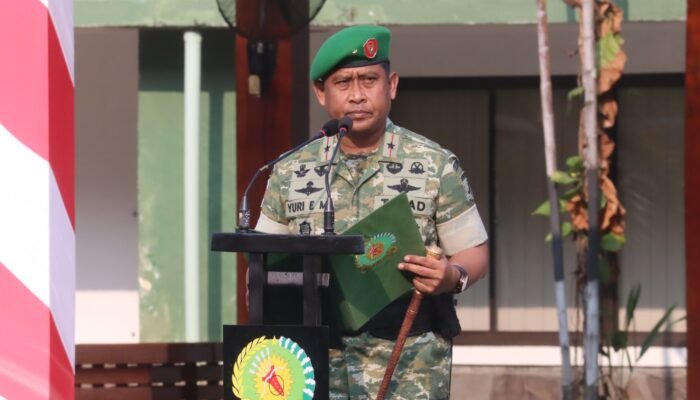 Pimpin Upacara Bulanan, Danrem 131/Santiago Bacakan Amanat Panglima TNI: Prajurit Harus Adaptif Hadapi Peperangan Modern