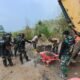 Semangat Gotong Royong Warnai Pengerjaan Jalan Rabat Beton TMMD ke-130 Kodim 1301/Sangihe di Sitaro