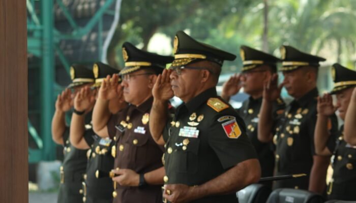 Danrindam XIII/Merdeka Dampingi Kasdam XIII/Merdeka pada Upacara Penutupan Dikmaba Infanteri TNI AD Gelombang III TA 2026