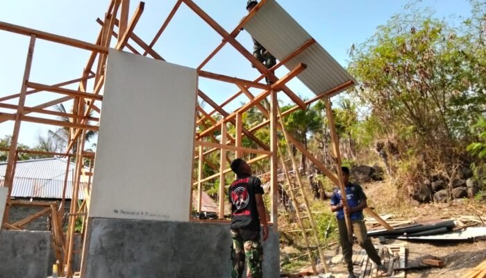 Rehab RTLH Sasaran Pertama TMMD ke-130 Kodim 1301/Sangihe Capai Progres 30 Persen
